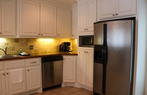 Denison Cabina | Cabin 401 at Grandpappy Point Resort & Marina
