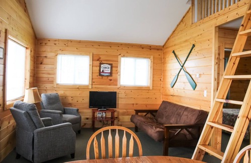 Houghton Lake Complejo | Cabin 5 - Cozy 3-bedroom lakefront.