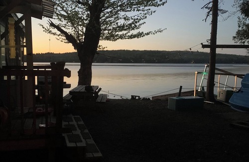 Lowell Cabina | Cabin 5 feet from waters edge!!