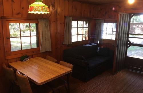 Deer River Cabina | CABINA # 5 (Loon) Acogedor y confortable cabina de 1 dormitorio con bonitas vistas al lago!