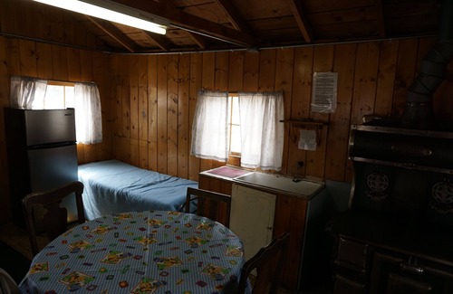 Bellvue Cabina | Cabin 6 at Sportsman’s Lodge, Rustic Cabin 6 at Sportsman's Lodge