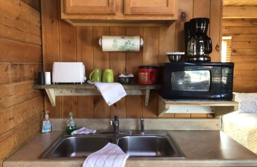Columbia Cabina | Cabin 6 - Near Green River & Cumberland Lake | Pet Friendly