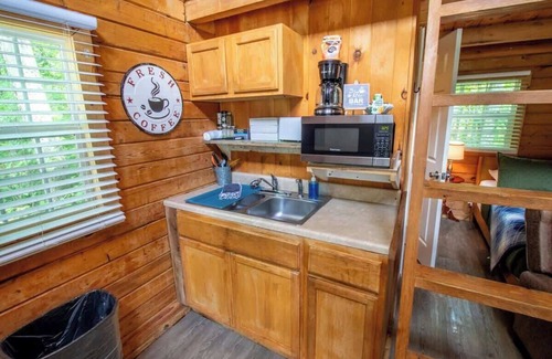 Columbia Cabina | Cabin 6 - Near Green River & Cumberland Lake | Pet Friendly