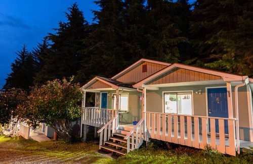 Alert Bay Cabina | {Cabin 6} The Cabins at Alert Bay