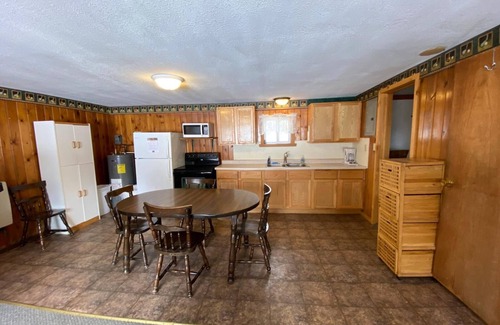 Hines Villa | Cabin 7 Family Friendly Resort