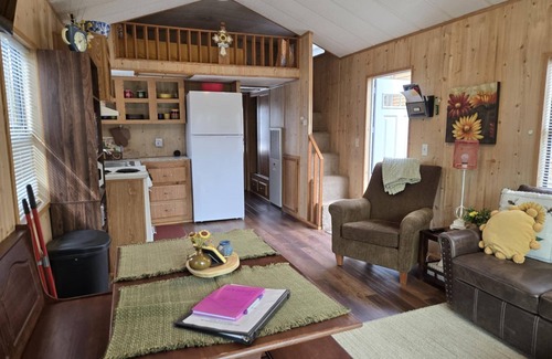 Neal Cabina | Cabin 9 ~ Toronto Lake: Fishing, Swimming & More! 1 Bedroom Cabin by RedAwning