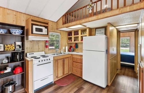 Neal Cabina | Cabin 9 ~ Toronto Lake: Fishing, Swimming & More! 1 Bedroom Cabin by RedAwning