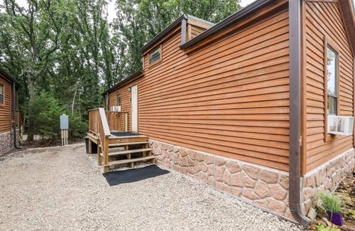Neal Cabina | Cabin 9 ~ Toronto Lake: Fishing, Swimming & More! 1 Bedroom Cabin by RedAwning
