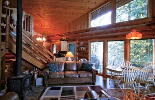 Maple Falls Casa | Cabin 97 - pinecone Log Cabin at the Lake that is Pet-friendly