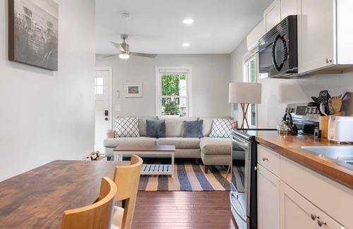 Old Orchard Beach Cabina | Cabin A - Relaxing and Fun Cozy 1 bedroom Cabin/Dog Friendly