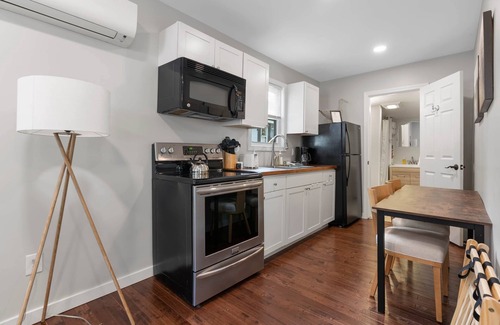 Old Orchard Beach Cabina | Cabin A - Relaxing and Fun Cozy 1 bedroom Cabin/Dog Friendly