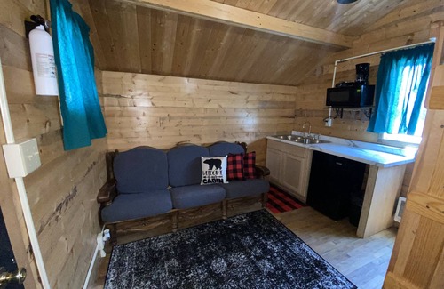 Rawlins Cabina | Cabin A Western Hills Campground