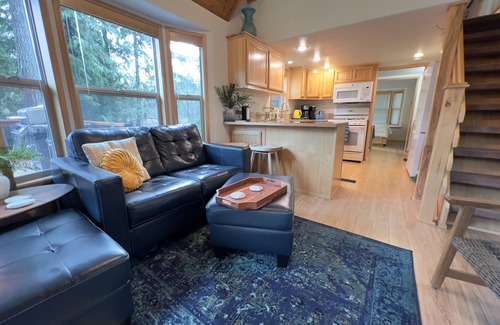 Lakebay Cabina | Cabin Among the Cedars – Secluded Forest Hideaway Near Beaches & Trails