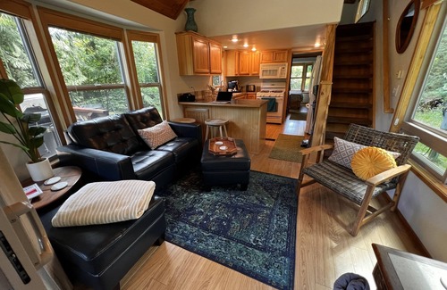 Lakebay Cabina | Cabin Among the Cedars – Secluded Forest Hideaway Near Beaches & Trails