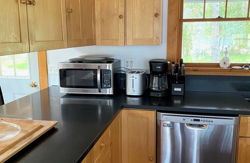 Gouldsboro Cabina | Cabin Among the Pines