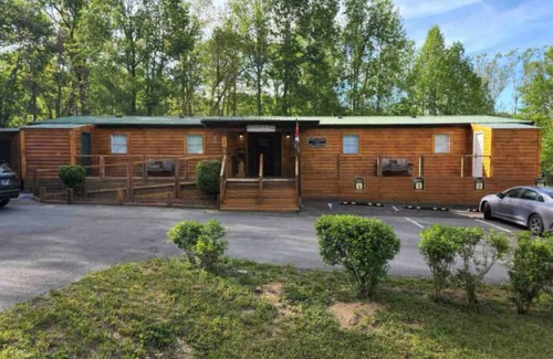 Rocky Grove Apartamento | Modern & Rustic Apt (3beds) Across From Natl Park!