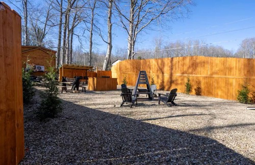 Rocky Grove Apartamento | Modern & Rustic Apt (3beds) Across From Natl Park!