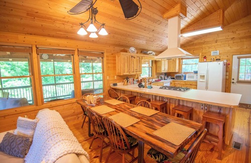 Laurel Springs Cabina | Cabin at Cranberry Mill - Private Creekfront Cabin in Laurel Springs