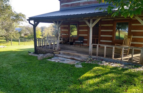 Cookeville Cabina | Cabin at Fairview Private setting far off the road near Cummins Falls