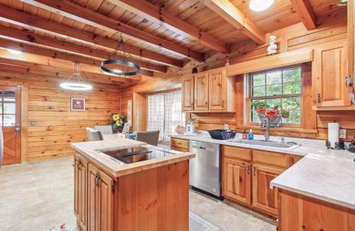 Gainesville Casa | Cabin Bliss - Just 1 Mile from Lake Lanier