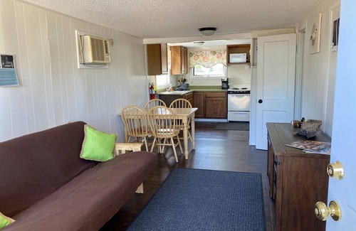 Hot Springs Cabina | Cabin by lake, pet friendly, quiet