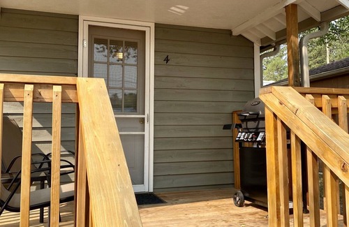Hot Springs Cabina | Cabin by lake, pet friendly, quiet