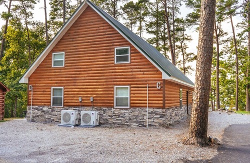 Royal Cabina | Cabin C at Safe Harbor Brady Mountain on Lake Ouachita!