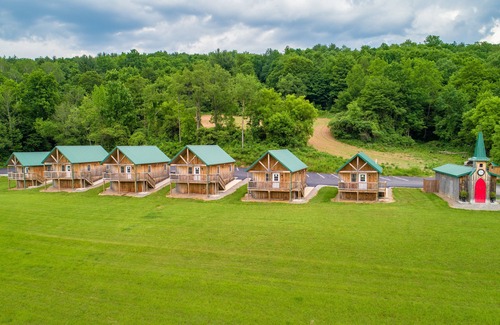 Canastota Cabina | Cabin, cottage, fishing, hunting, trails, creek, ponds, nature