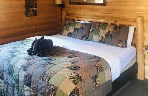Thayne Cabina | Cabin Creek Inn - Standard King Cabin