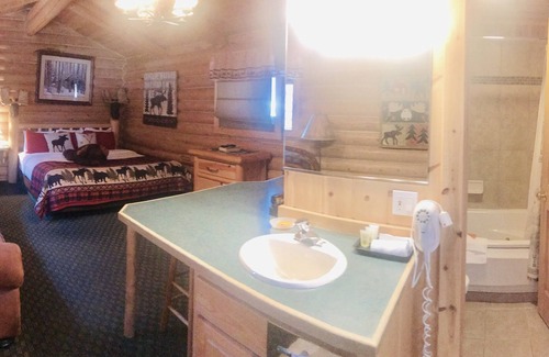 Thayne Cabina | Cabin Creek Inn - Standard King Cabin