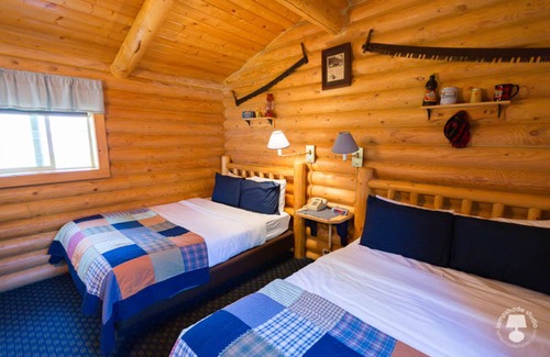 Thayne Cabina | Cabin Creek Inn - Standard Double Queen by Highway
