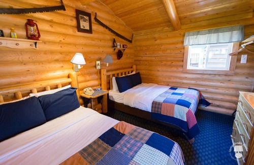 Thayne Cabina | Cabin Creek Inn - Standard Double Queen by Highway