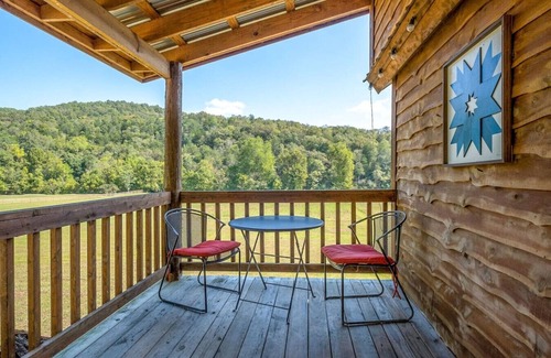 Newnata Cabina | Cabin-ette at the Creek ~ a Tiny Ozark Getaway