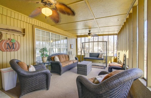 Tunica Casa | Cabin Fire Pit Less Than Half-Mi to Tunica Lake!