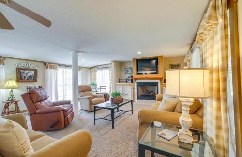 Tunica Casa | Cabin Fire Pit Less Than Half-Mi to Tunica Lake!