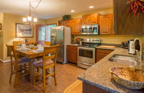 Mill Ridge Cabina | Cabina 3BR / 3BA Mtn con mesa de billar, jacuzzi, ubicación conveniente para atracciones, chimenea