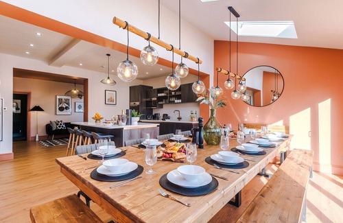 Rhos on Sea Casa | CABIN HILL, pet friendly, character holiday cottage in Rhos-On-Sea