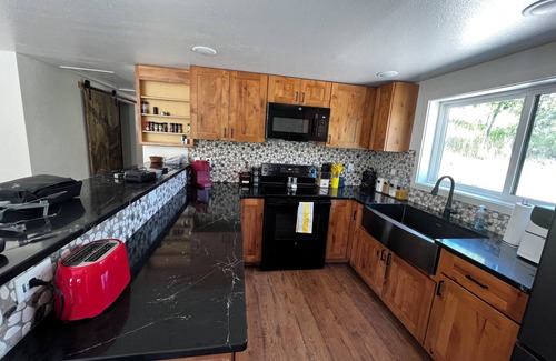 Union Casa | Cabin - Hot Tub - View - Abundant Wildlife - Private - 120 Acres - River -Spring