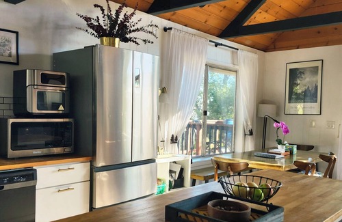 Cascadel Woods Cabina | Cabin/hotub next to a Creek near Bass lake, 45/min to Yosemite south gate