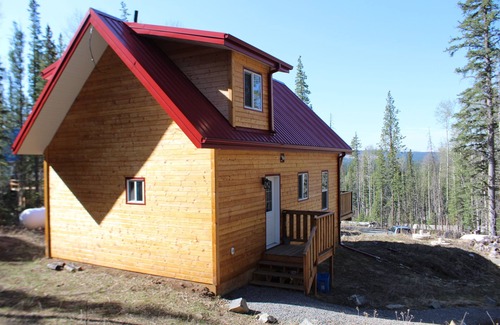 Nordegg Cabina | Cabin Ideal for Artists' / Writers' Retreat