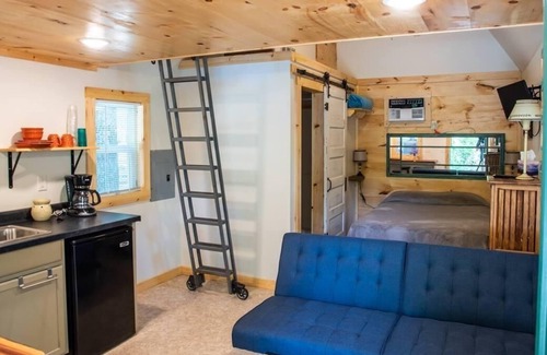 Harrison Cabina | Cabin in beautiful Shady Oaks camp Ground. In the heart of the Ozarks