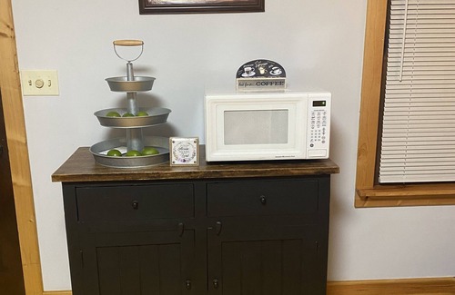 Tullahoma Casa | Cabin in Country close to Lake w Hot Tub.