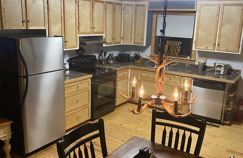 Tullahoma Casa | Cabin in Country close to Lake w Hot Tub.