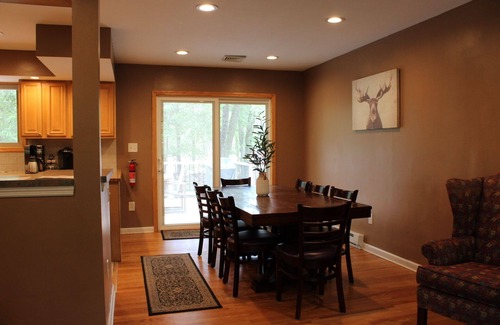 Lake Harmony Cabina | Cabin in Lake Harmony with Hot Tub Fire Pit Pool Table & Arcade Games etc