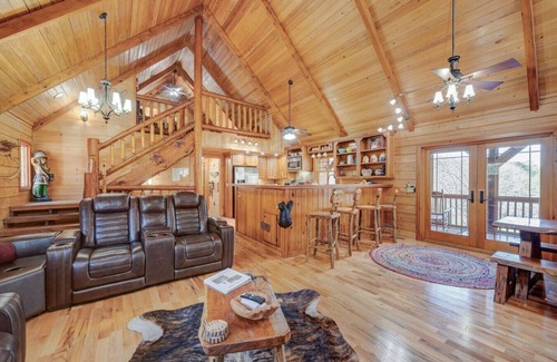 My Mountain Cabina | Cabin in the Blue Ridge mountains on private lake!
