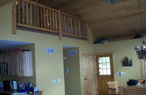Wisconsin Dells Cabina | Cabaña en medio de 72 acres ~ estanque de natación privado ~ agradable todo el año