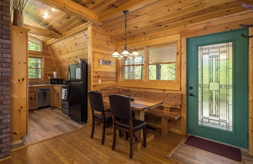 Ellijay Cabina | Cabin in the mountains with hot tub!