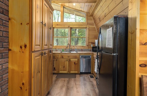 Ellijay Cabina | Cabin in the mountains with hot tub!