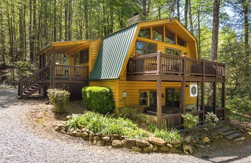 Ellijay Cabina | Cabin in the mountains with hot tub!