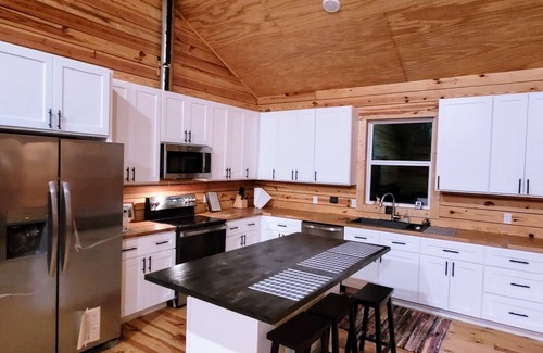 Waelder Cabina | Cabin in the Rural Forest!